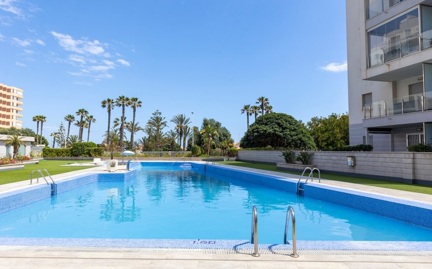Herverkoop - Apartment -
La Mata - Playa