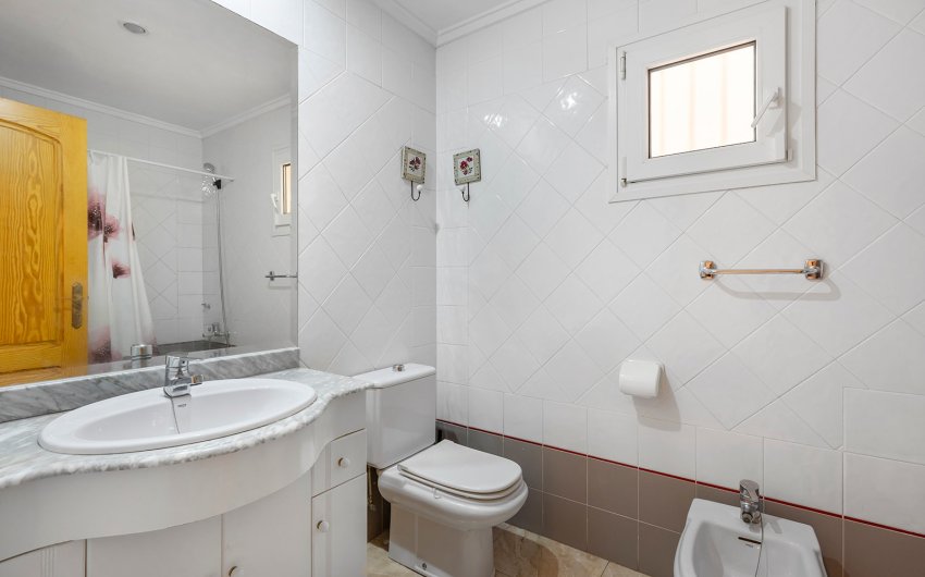 Herverkoop - Apartment -
La Mata - Playa