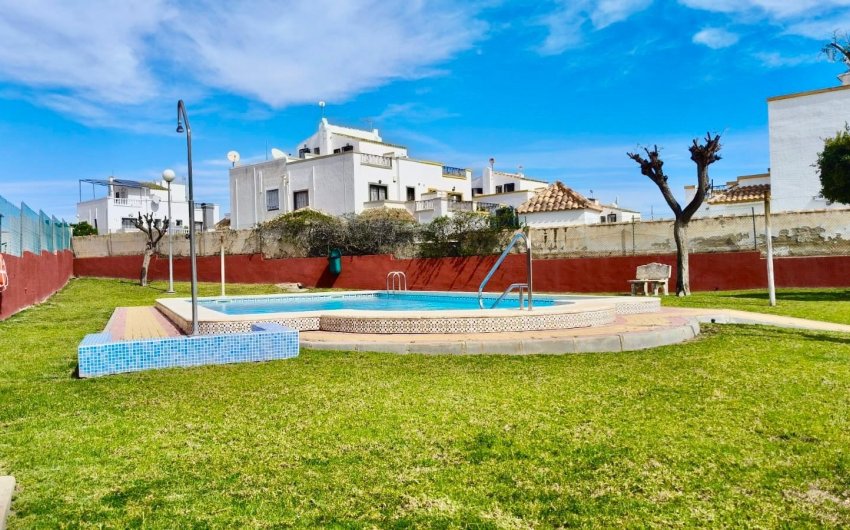 Herverkoop - Apartment -
Los Altos