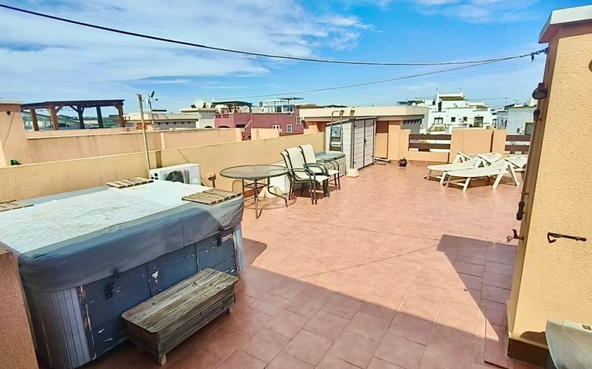 Herverkoop - Apartment -
Los Altos