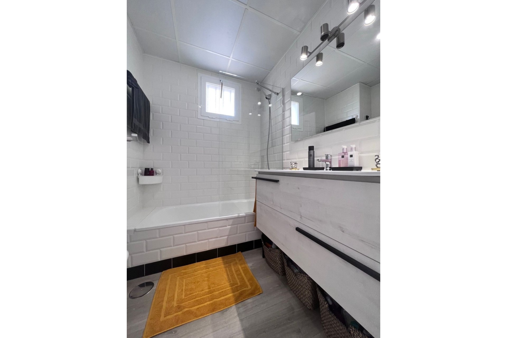 Herverkoop - Apartment -
Manilva - Inland