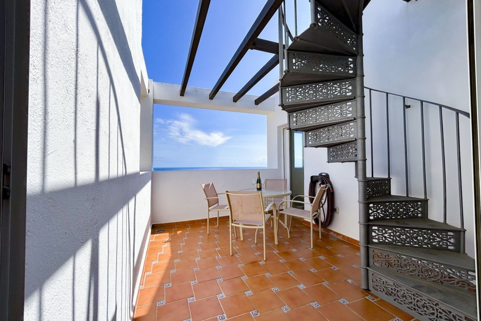 Herverkoop - Apartment -
Manilva - Inland