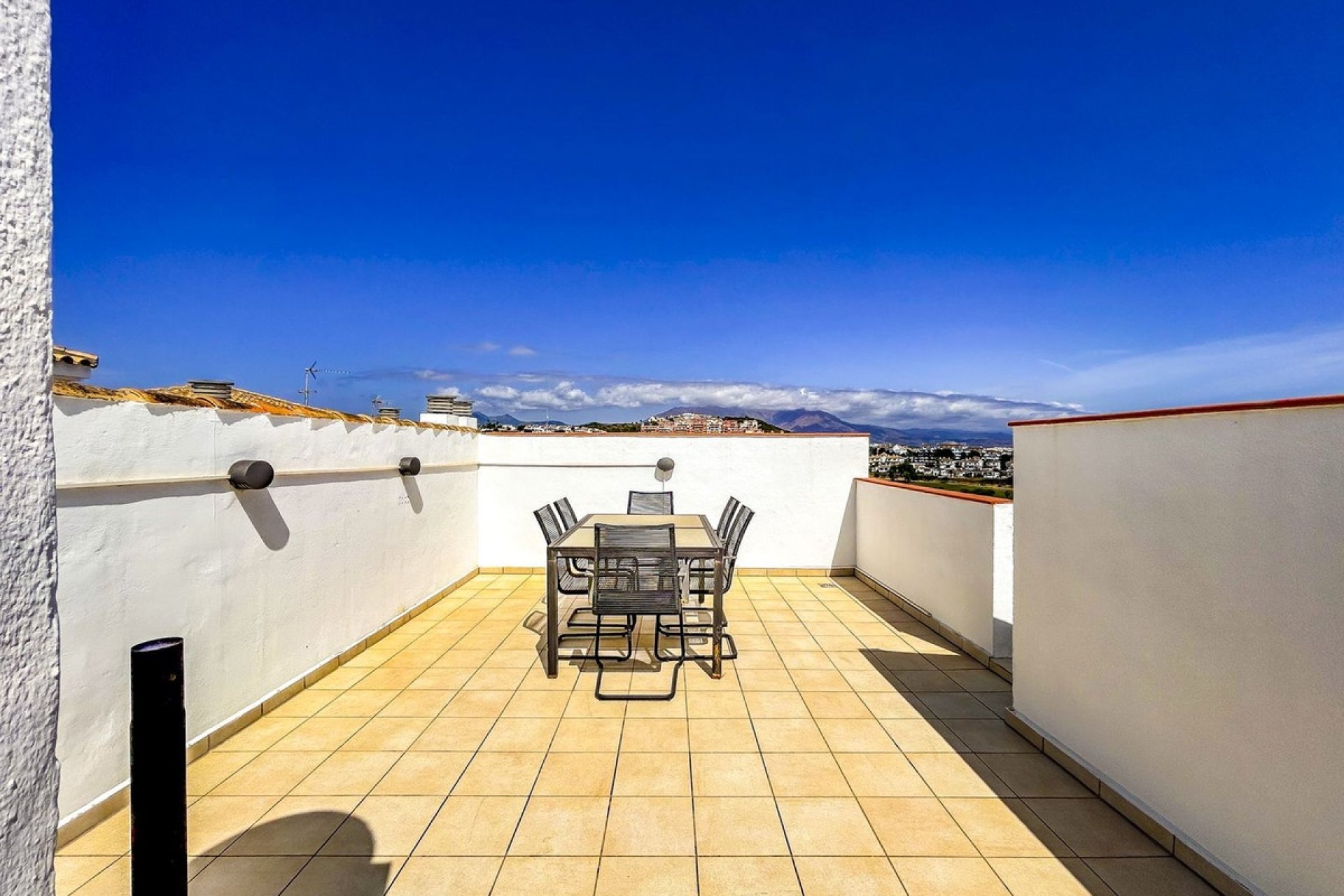 Herverkoop - Apartment -
Manilva - Inland