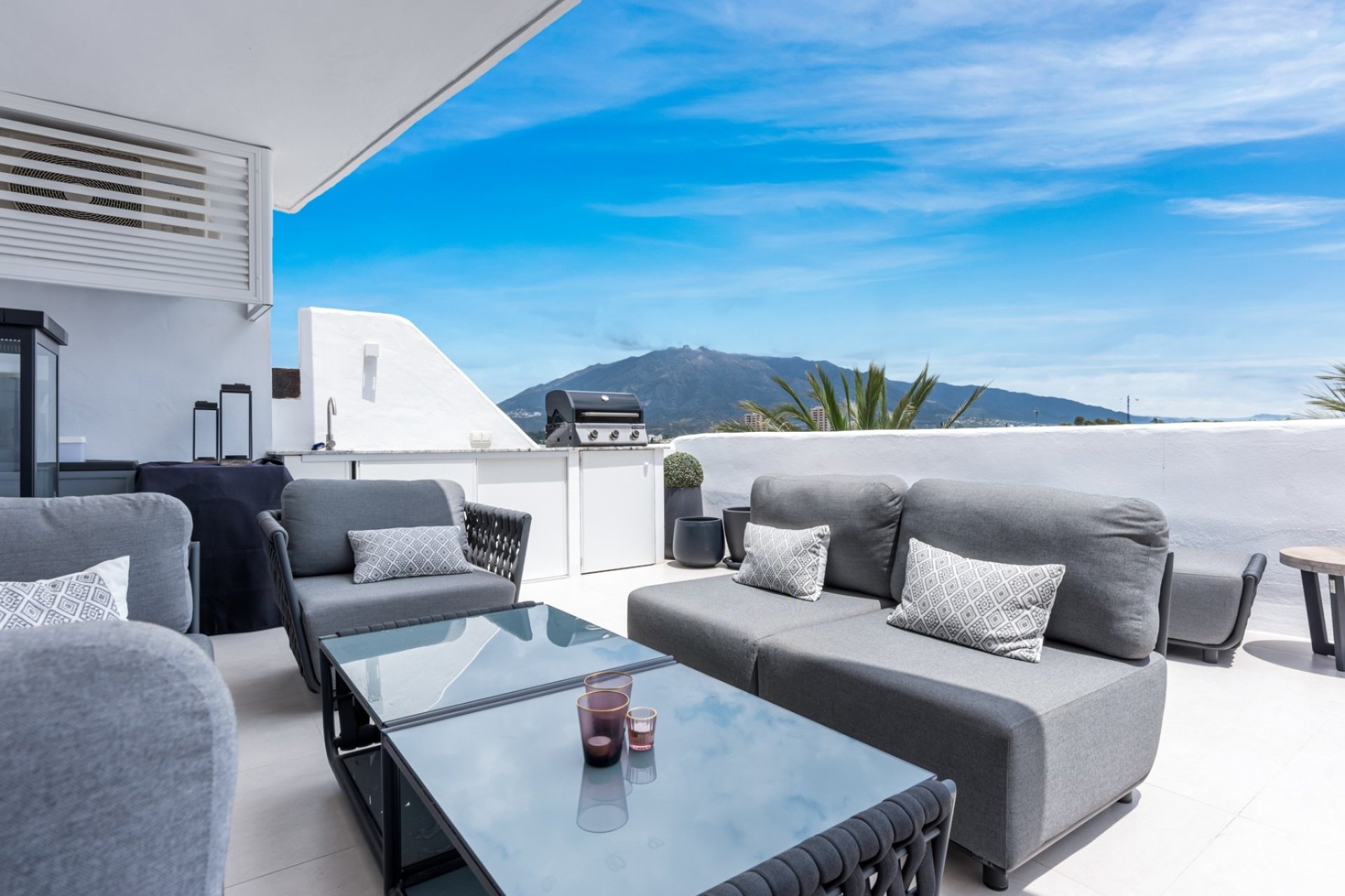 Herverkoop - Apartment -
Marbella - Nueva Andalucía
