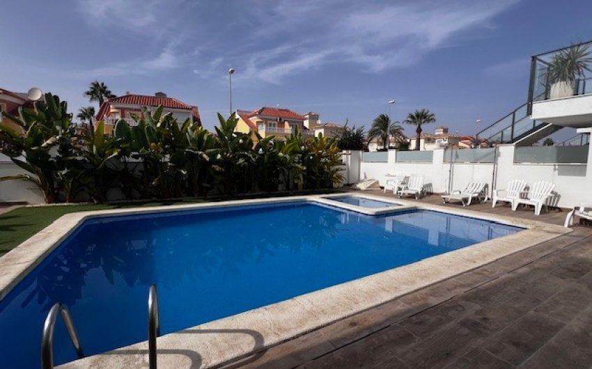 Herverkoop - Apartment -
Orihuela Costa - La Zenia