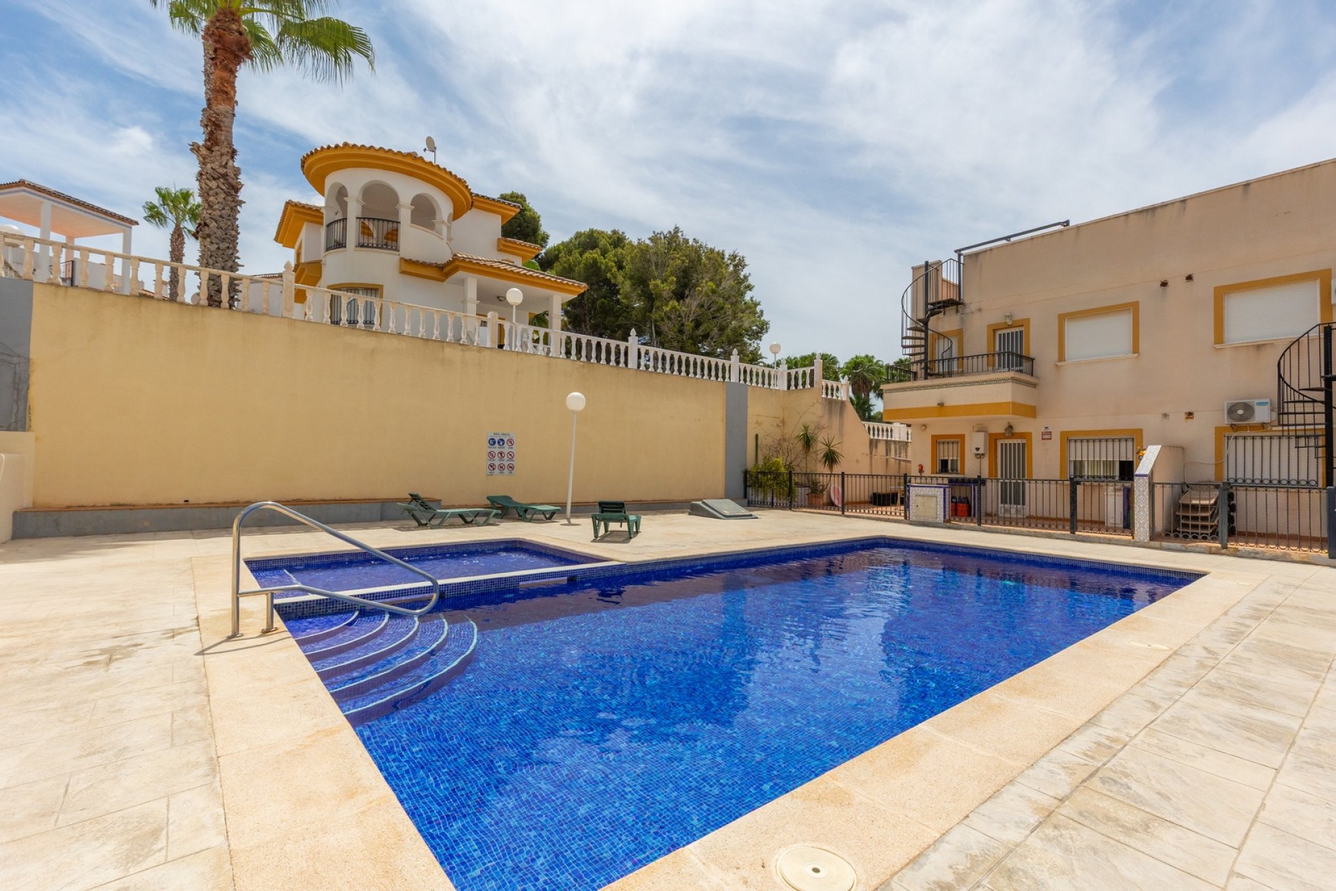 Herverkoop - Apartment -
Orihuela - Inland