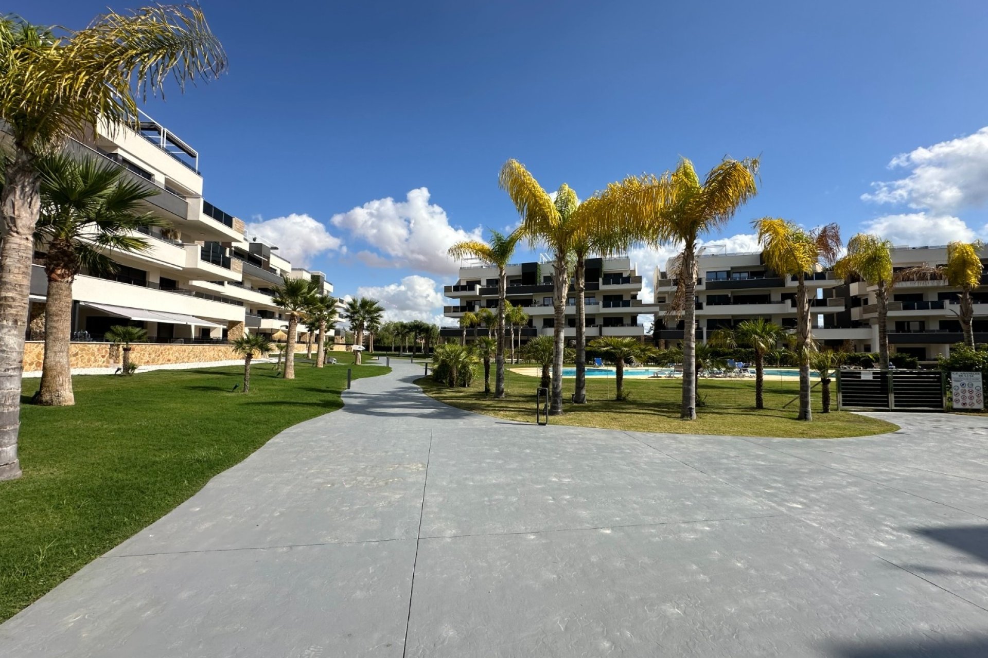 Herverkoop - Apartment -
Playa Flamenca