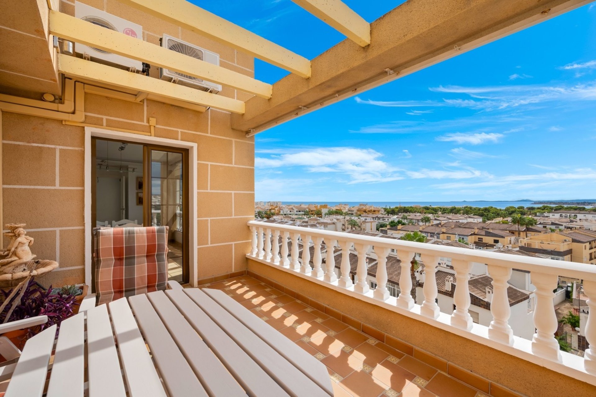 Herverkoop - Apartment -
Punta Prima - Costa Blanca