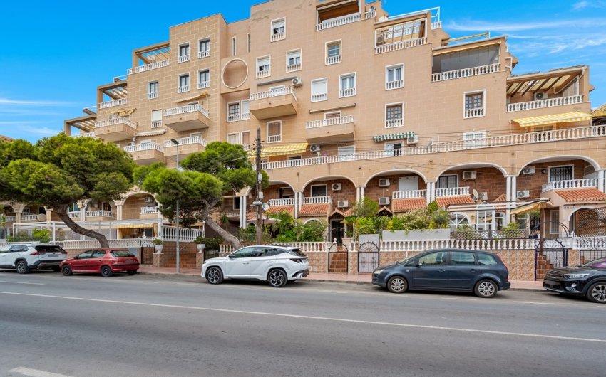 Herverkoop - Apartment -
Punta Prima - Costa Blanca