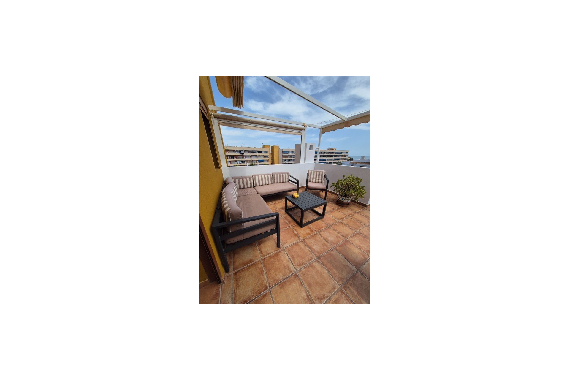 Herverkoop - Apartment -
Punta Prima - Costa Blanca