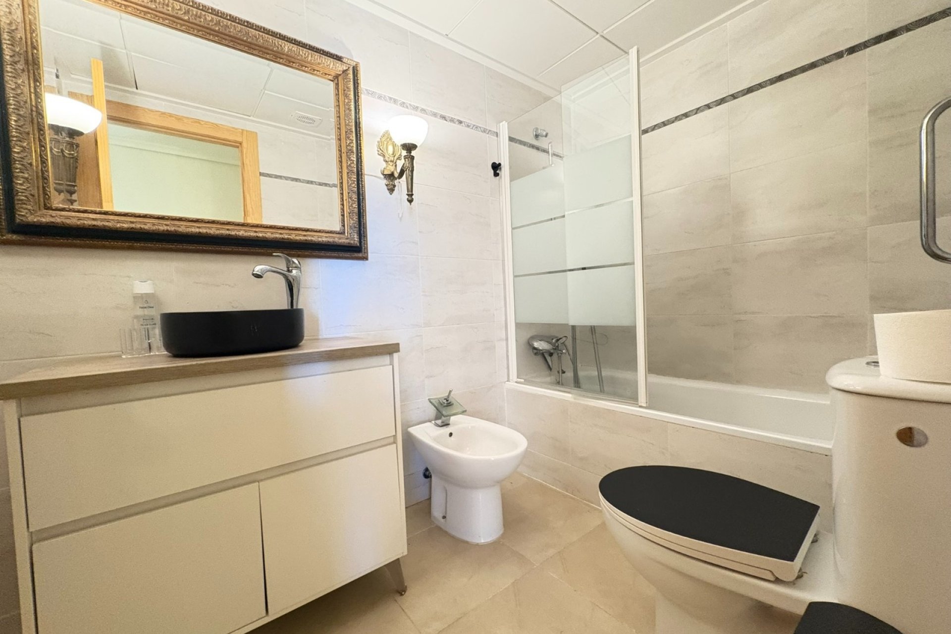 Herverkoop - Apartment -
Sucina