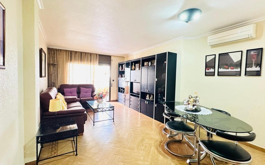 Herverkoop - Apartment -
Torrevieja - Centro