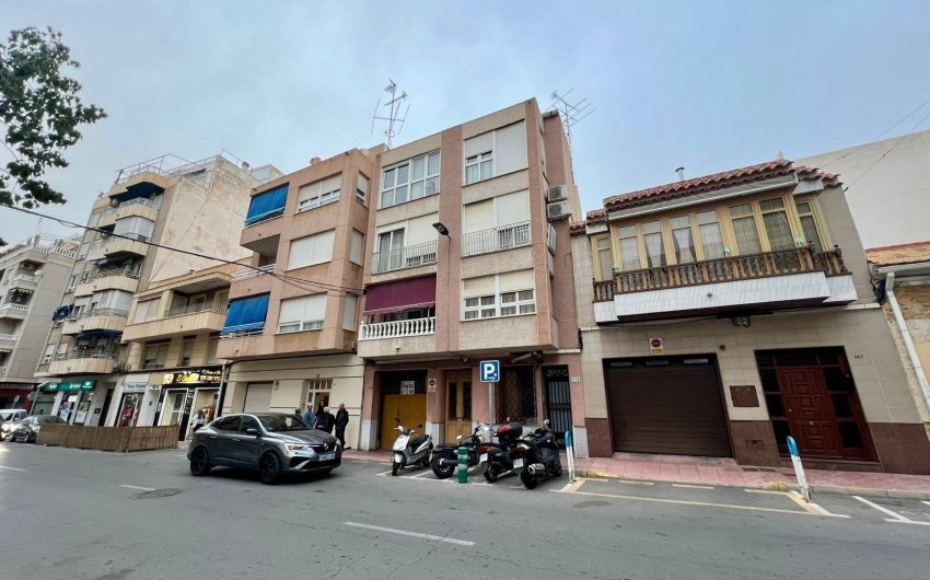Herverkoop - Apartment -
Torrevieja - Centro