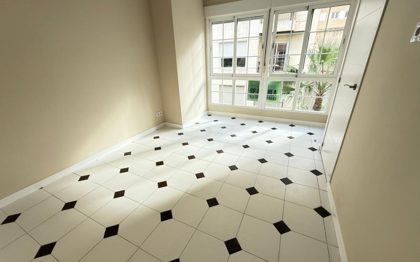 Herverkoop - Apartment -
Torrevieja - Centro