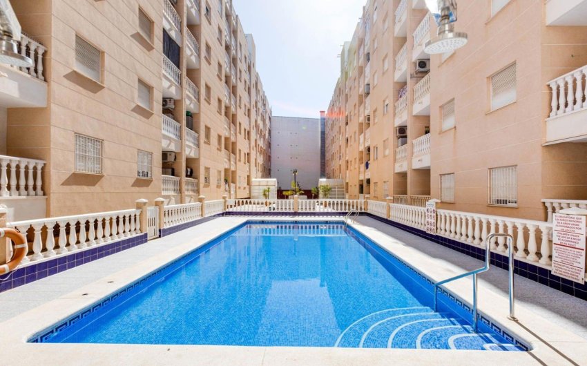 Herverkoop - Apartment -
Torrevieja - Centro