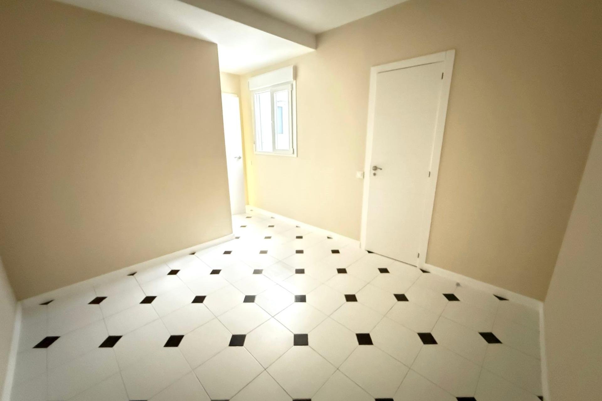 Herverkoop - Apartment -
Torrevieja - Centro