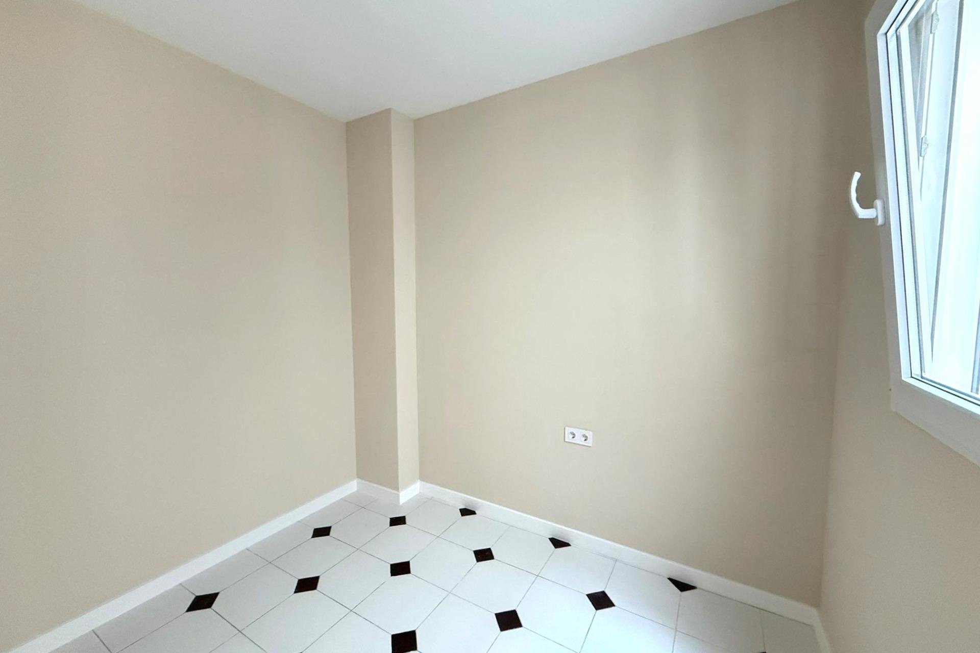 Herverkoop - Apartment -
Torrevieja - Centro