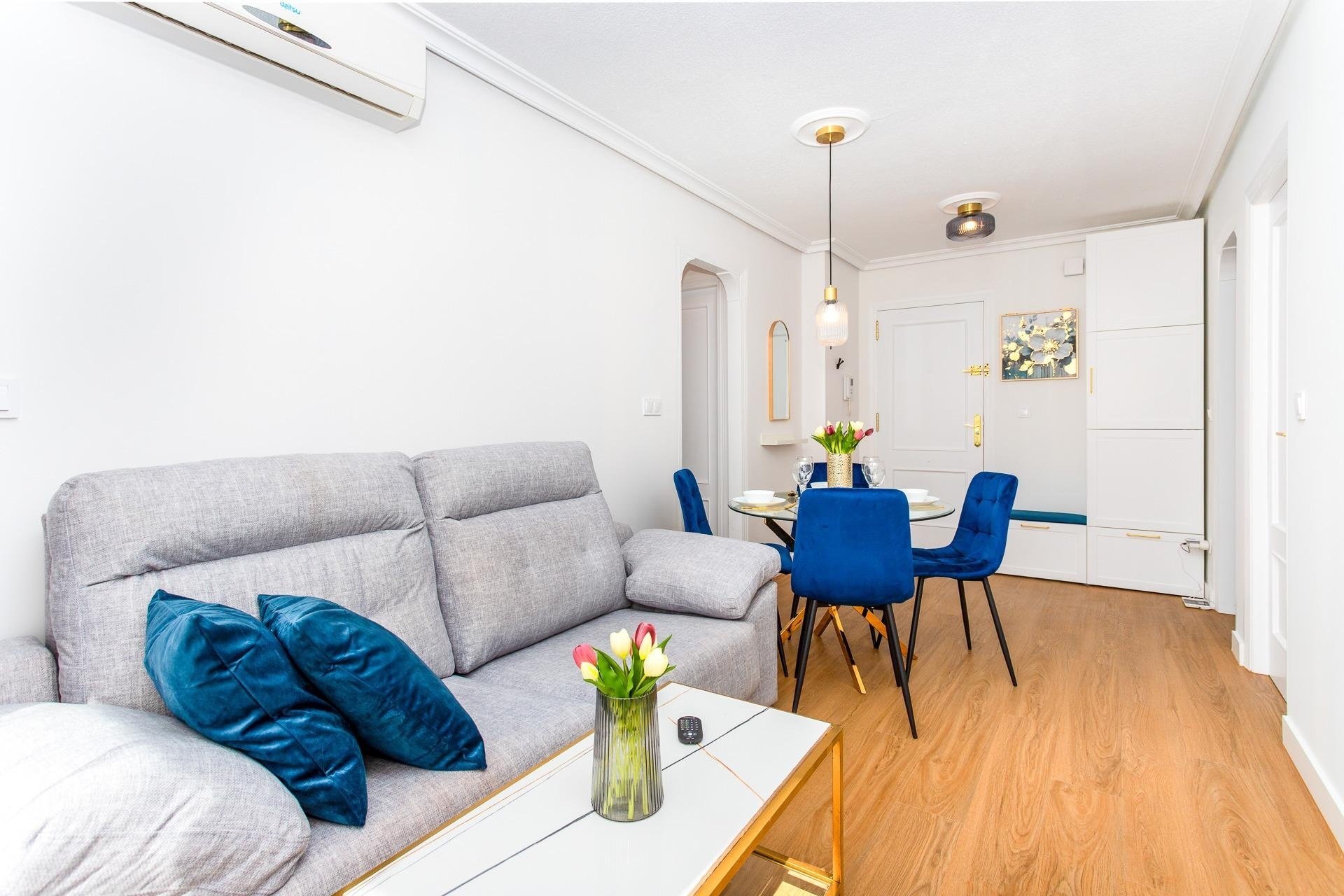 Herverkoop - Apartment -
Torrevieja - Centro