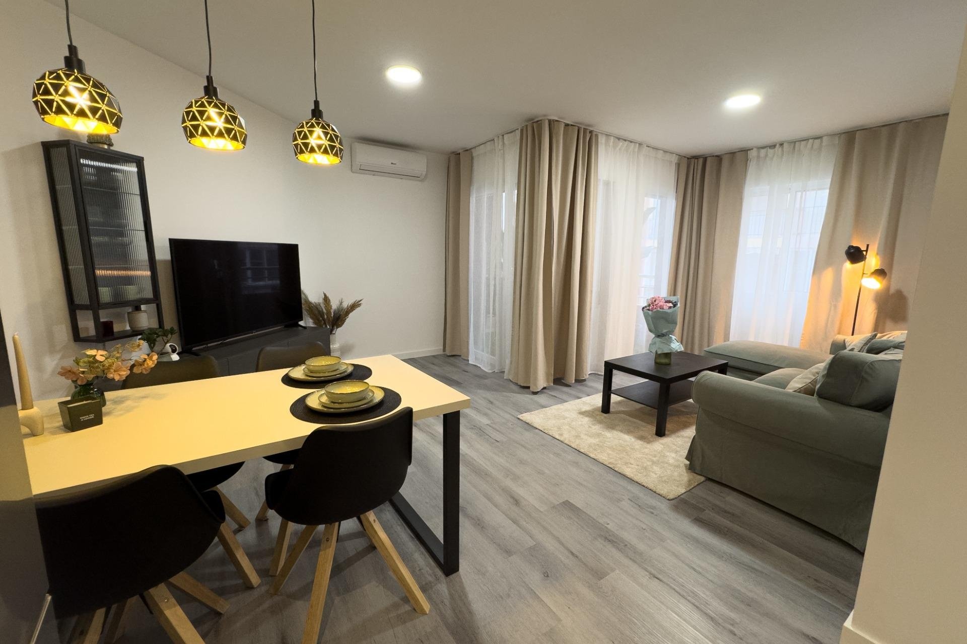 Herverkoop - Apartment -
Torrevieja - Centro