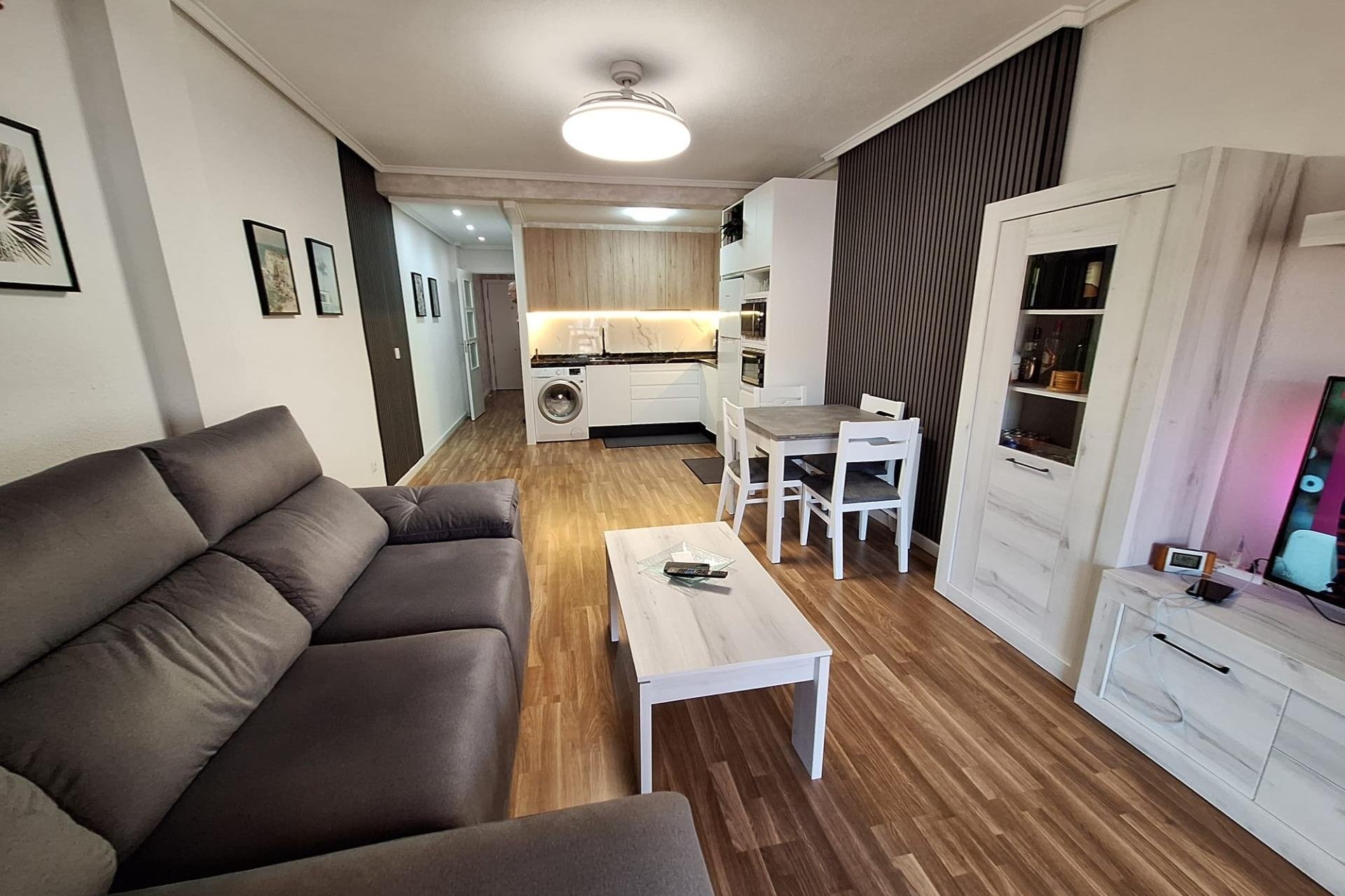 Herverkoop - Apartment -
Torrevieja - Centro