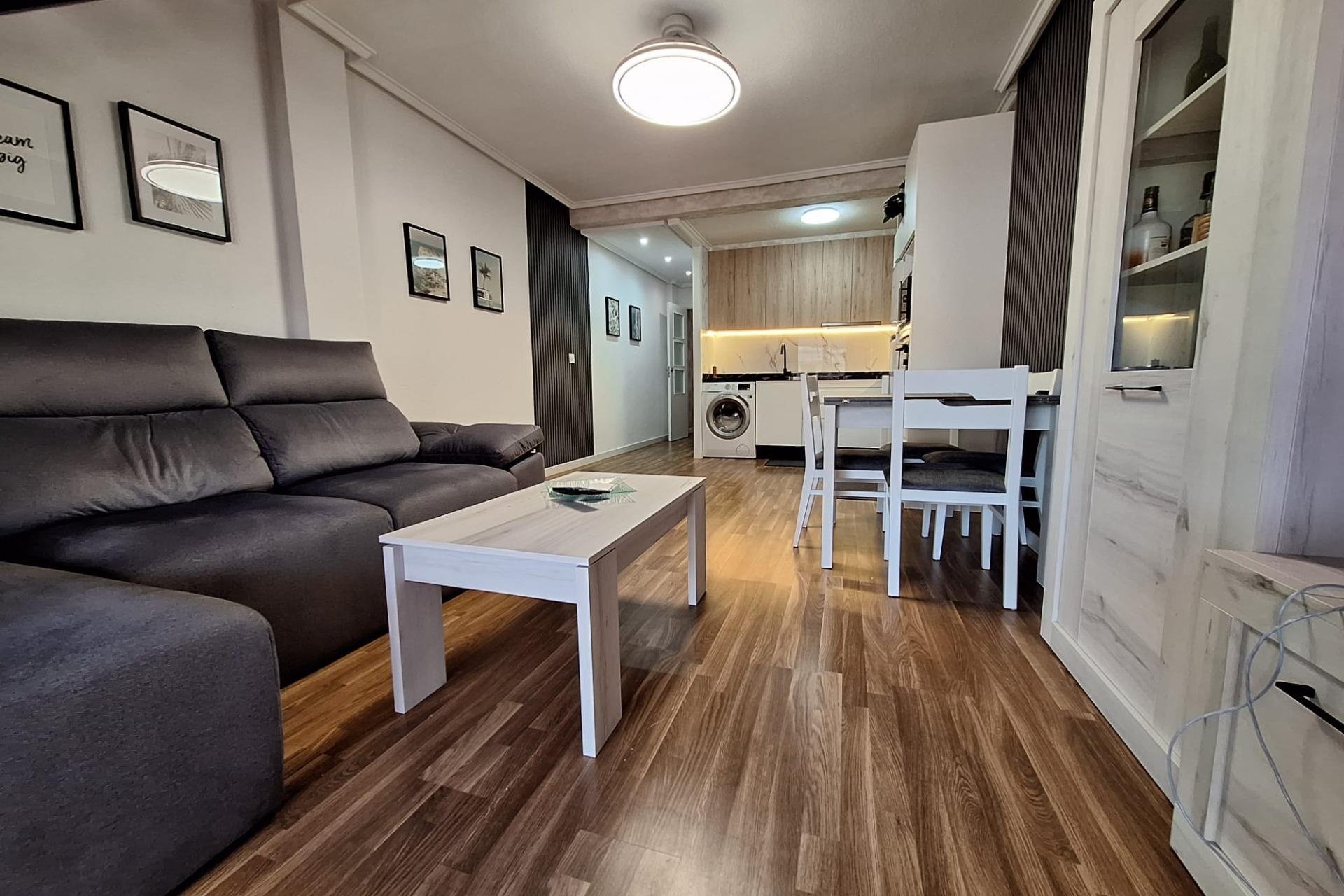 Herverkoop - Apartment -
Torrevieja - Centro