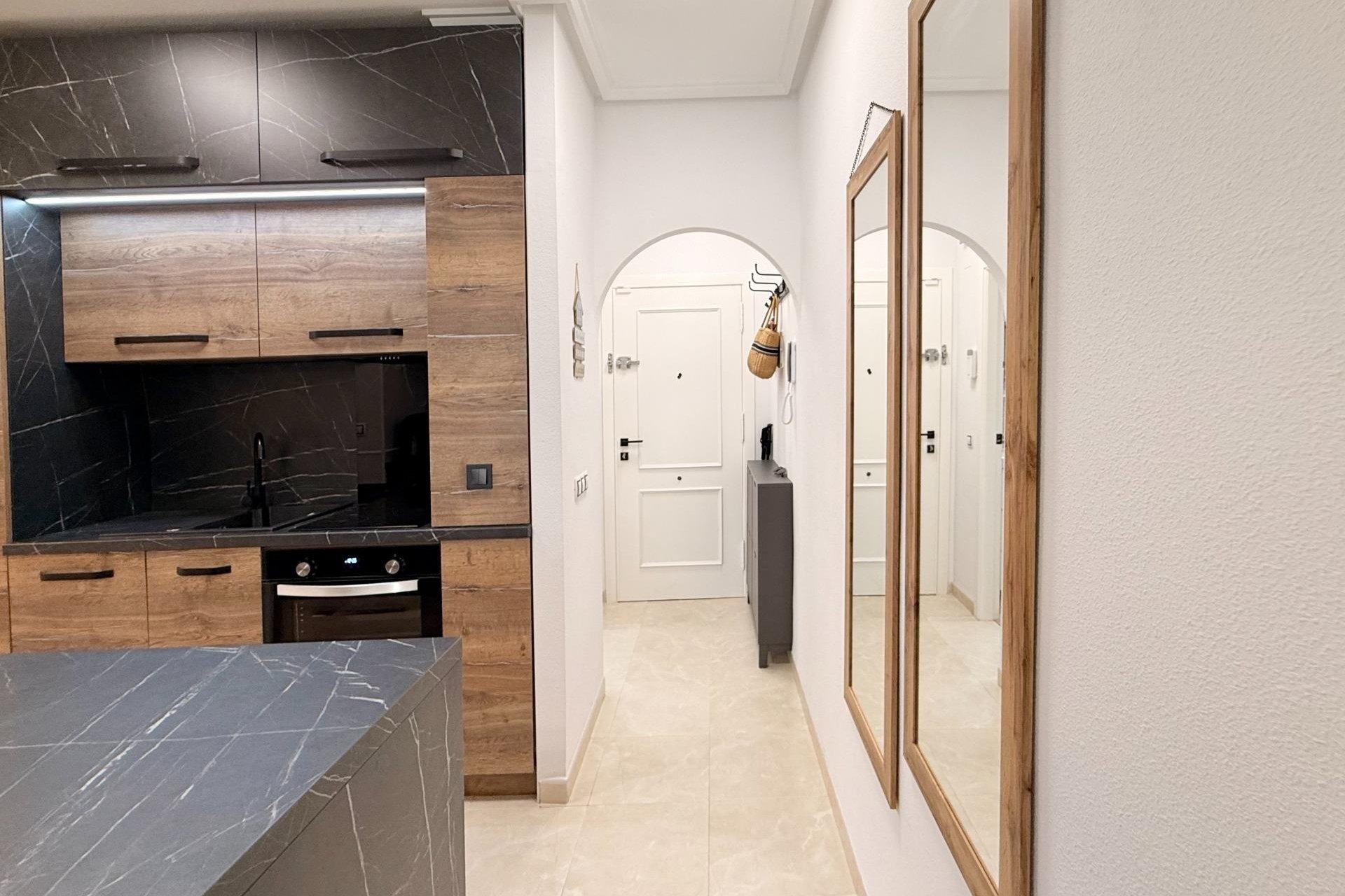 Herverkoop - Apartment -
Torrevieja - Estacion De Autobuses
