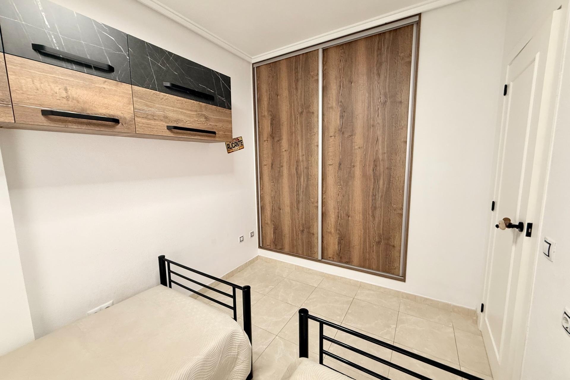 Herverkoop - Apartment -
Torrevieja - Estacion De Autobuses