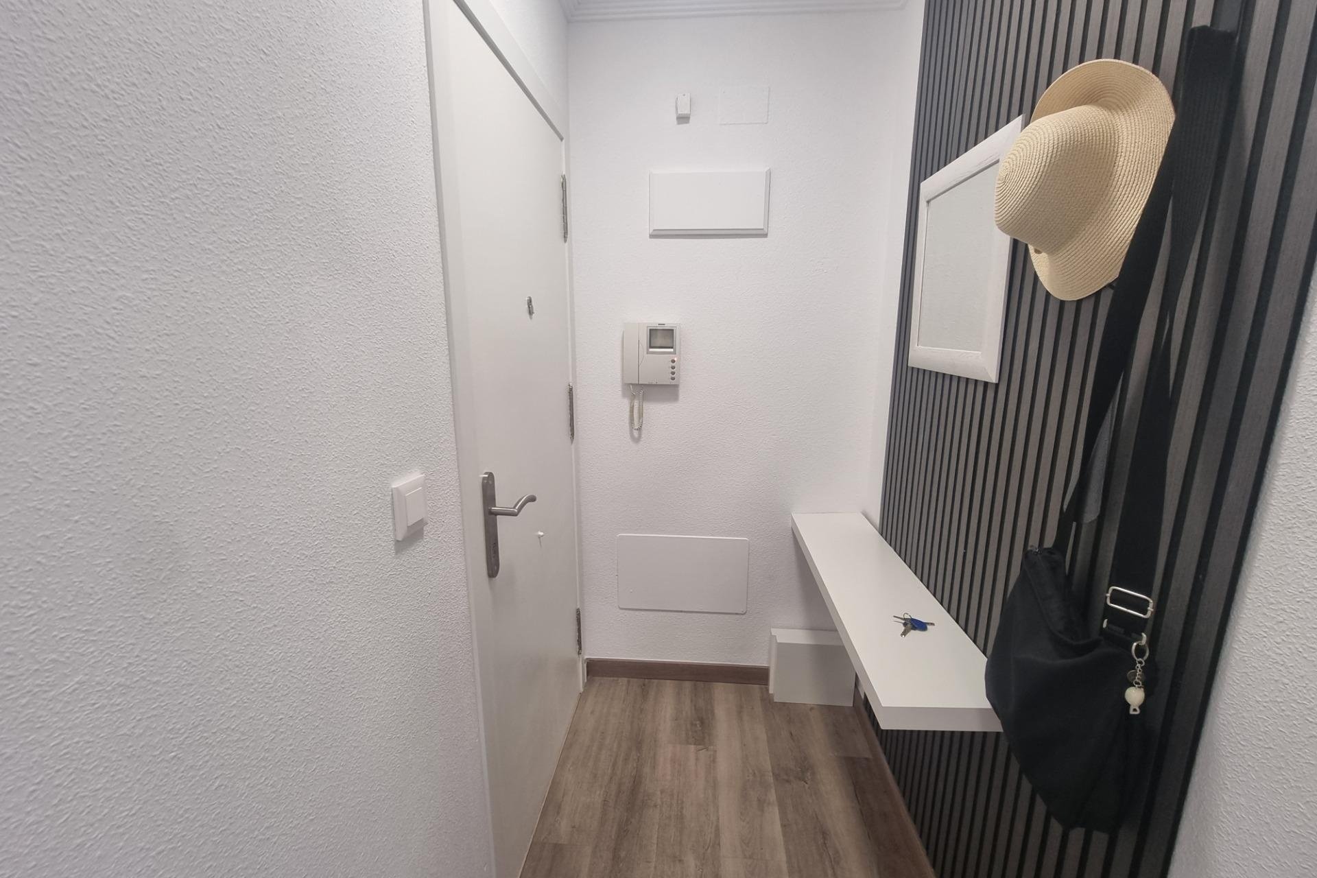 Herverkoop - Apartment -
Torrevieja - Estacion De Autobuses