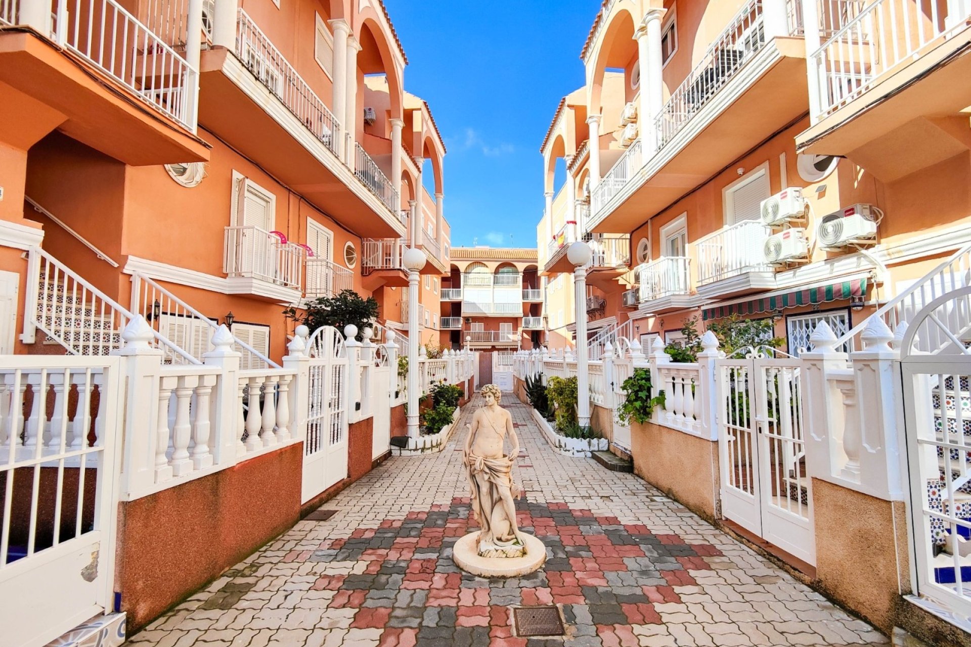 Herverkoop - Apartment -
Torrevieja - La Mata