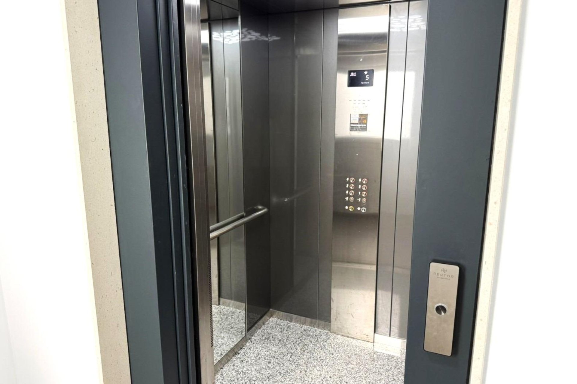 Herverkoop - Apartment -
Torrevieja - PARQUE DE LAS NACIONES