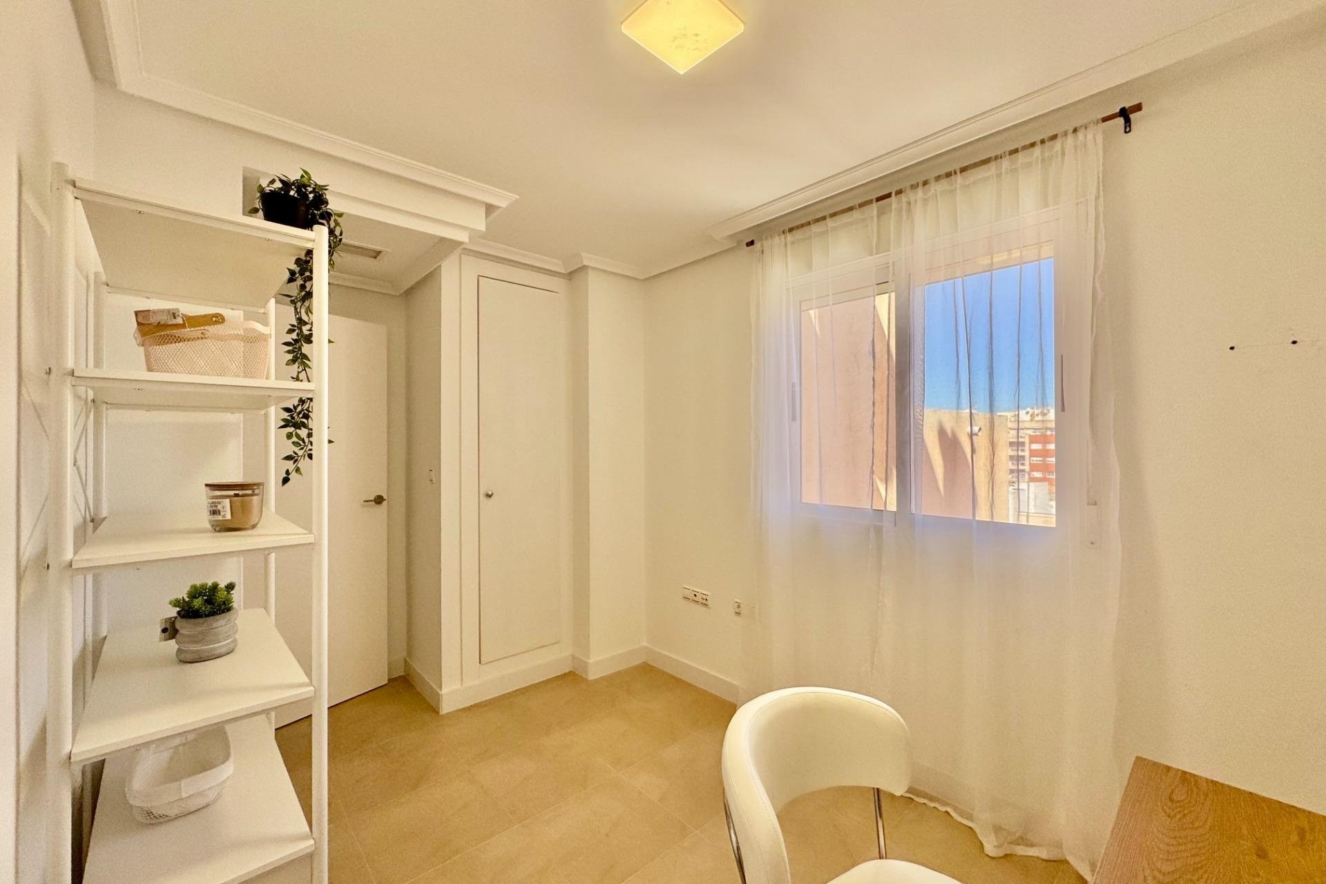 Herverkoop - Apartment -
Torrevieja - PARQUE DE LAS NACIONES