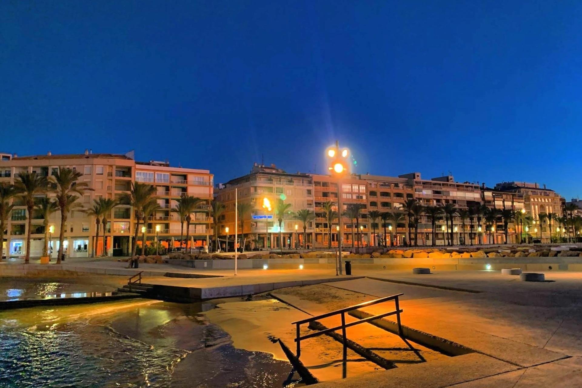 Herverkoop - Apartment -
Torrevieja - Paseo Maritimo