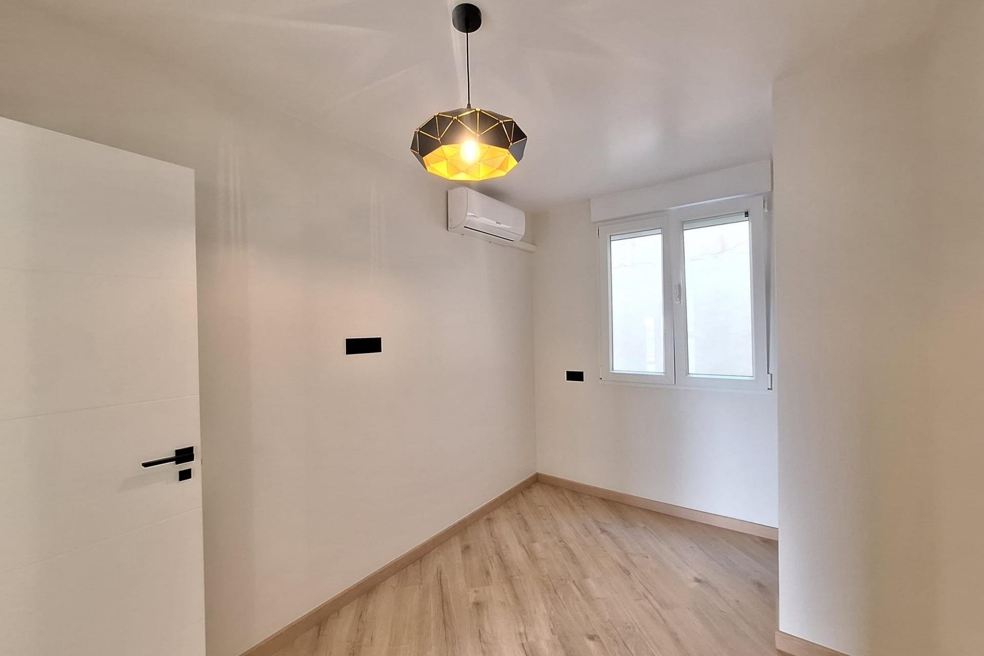 Herverkoop - Apartment -
Torrevieja - Playa de los Locos