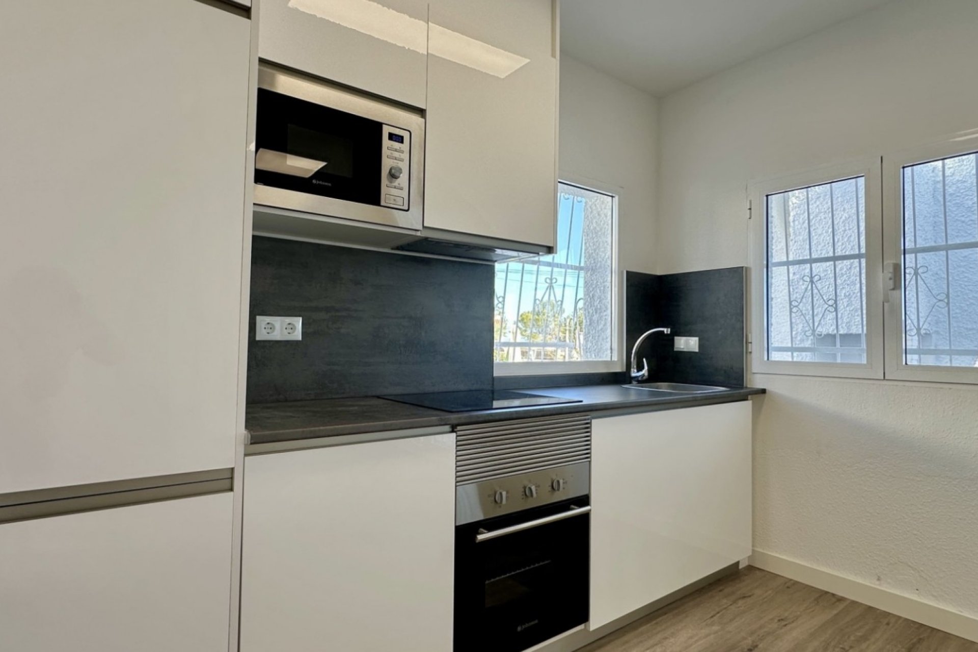 Herverkoop - Bungalow -
Orihuela Costa - Las Filipinas