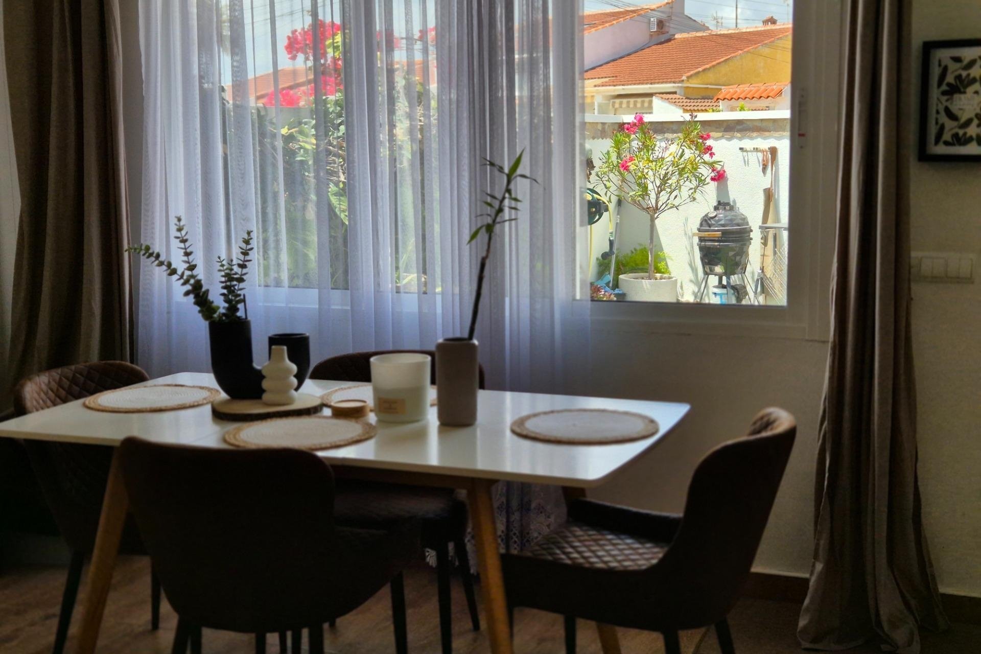 Herverkoop - Bungalow -
Torrevieja - El Limonar