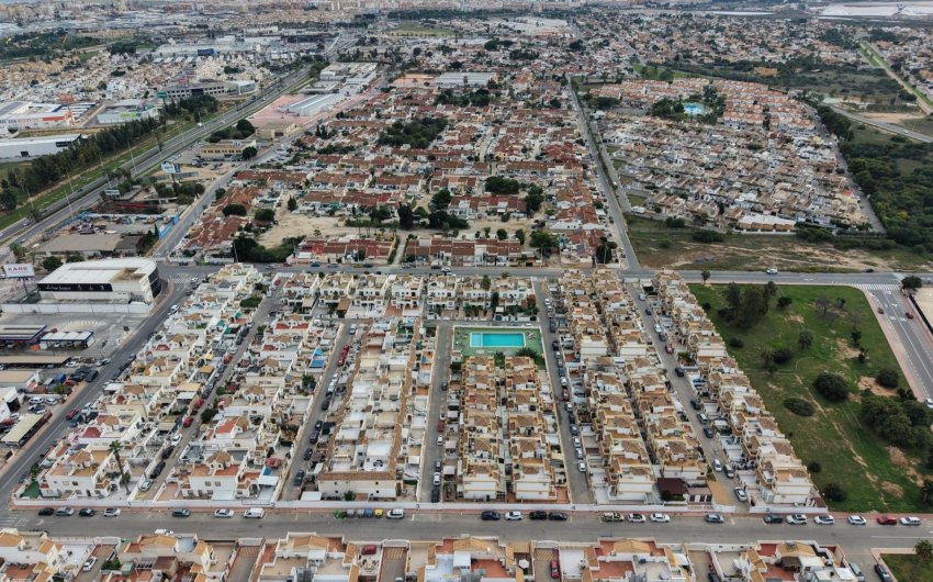 Herverkoop - Bungalow -
Torrevieja - El Limonar