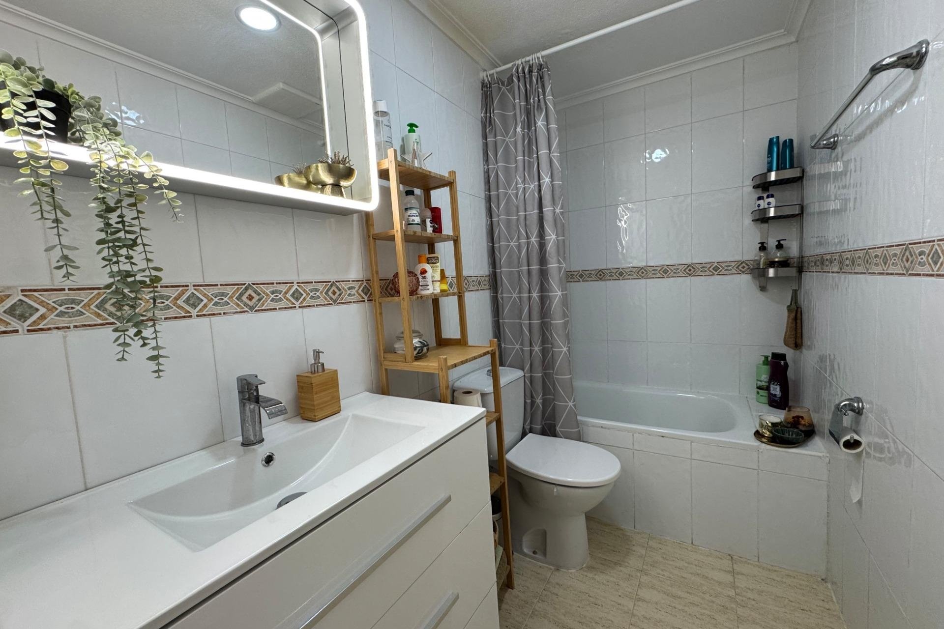 Herverkoop - Bungalow -
Torrevieja - La Siesta - El Salado - Torreta