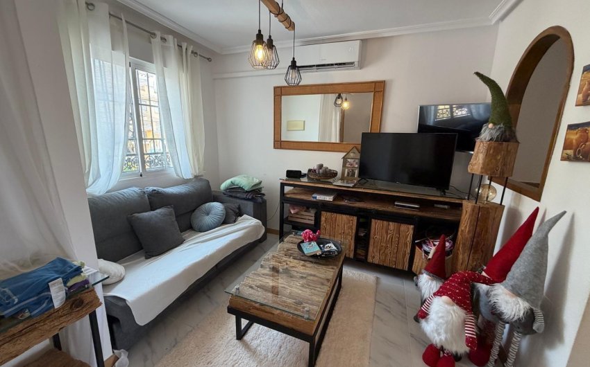 Herverkoop - Bungalow -
Torrevieja - Zona Los Frutales