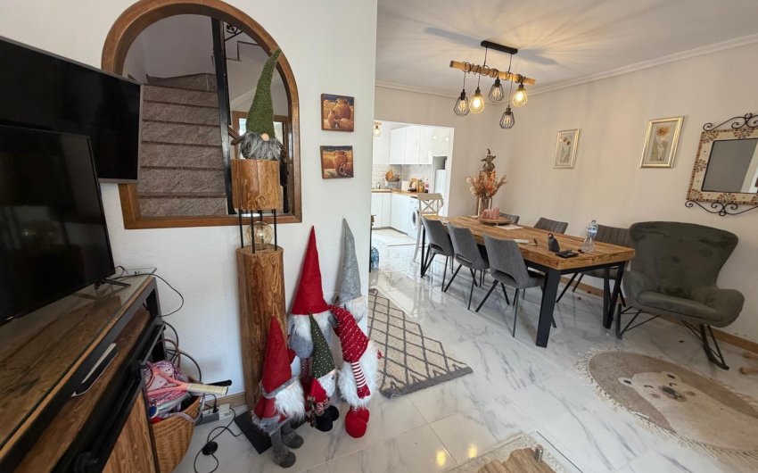 Herverkoop - Bungalow -
Torrevieja - Zona Los Frutales