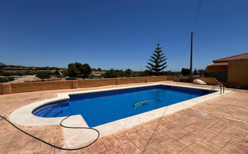 Herverkoop - Country House -
Albatera - Albatera - Country