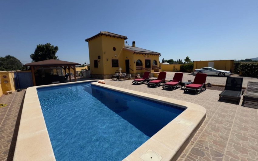 Herverkoop - Country House -
Orihuela