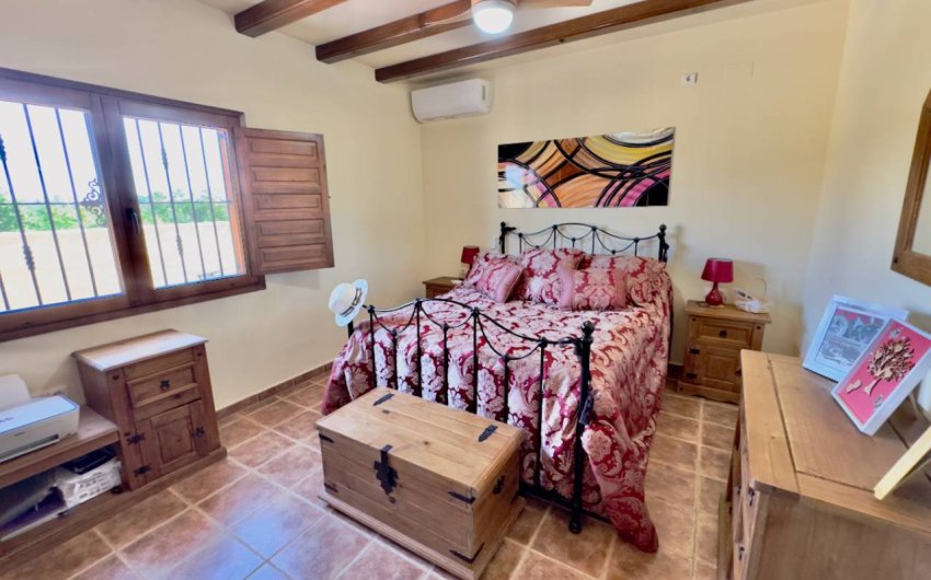 Herverkoop - Country House -
Orihuela