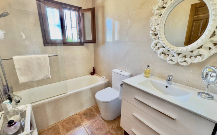 Herverkoop - Country House -
Orihuela