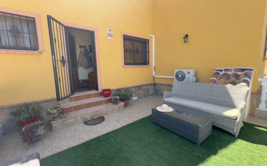 Herverkoop - Country House -
Orihuela