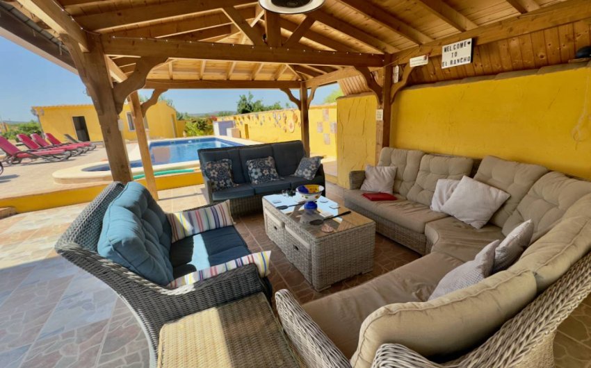 Herverkoop - Country House -
Orihuela