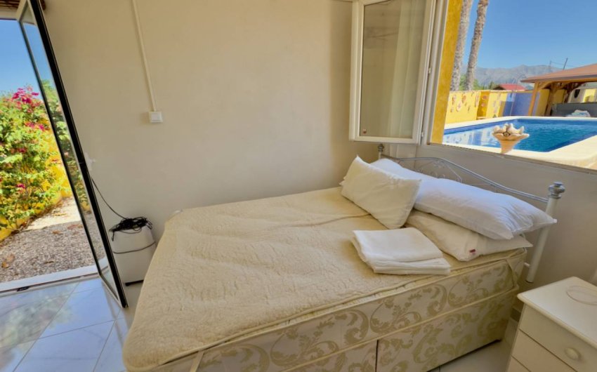 Herverkoop - Country House -
Orihuela