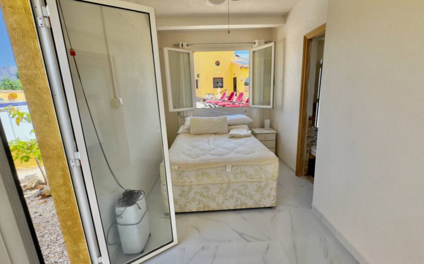 Herverkoop - Country House -
Orihuela