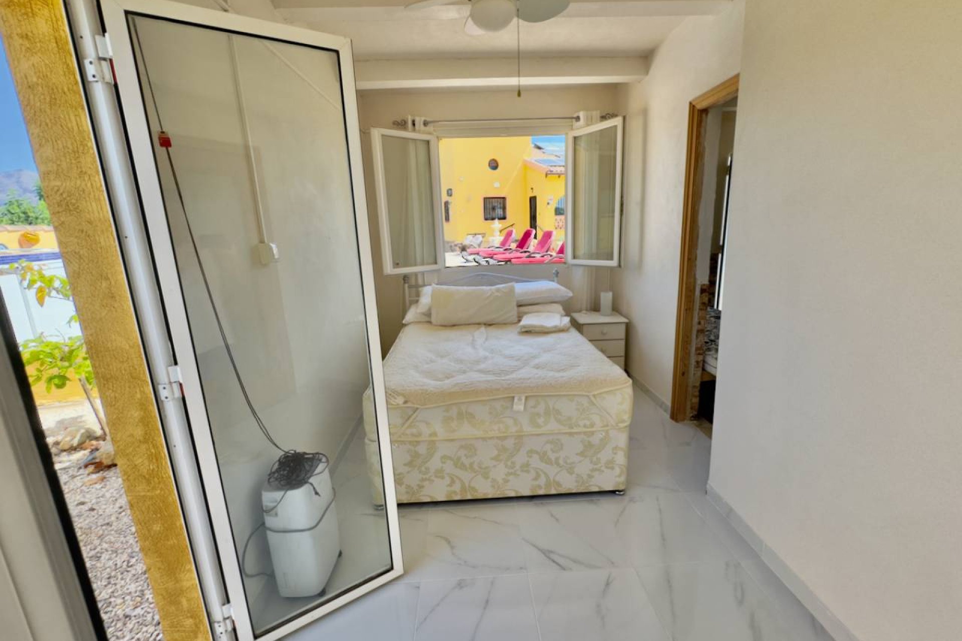 Herverkoop - Country House -
Orihuela