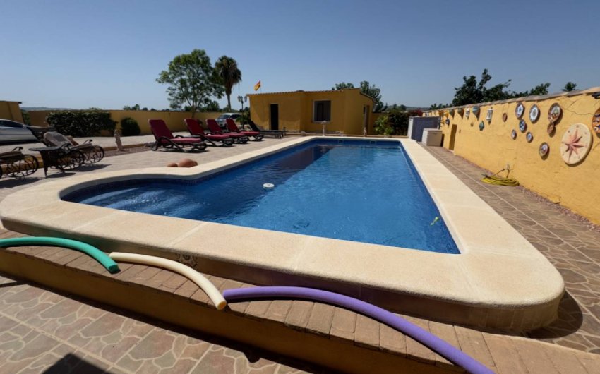 Herverkoop - Country House -
Orihuela