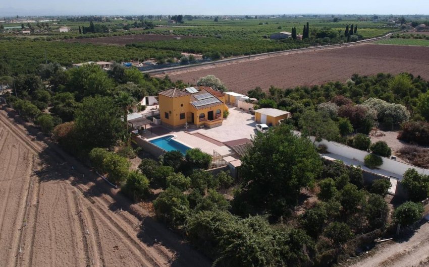 Herverkoop - Country House -
Orihuela